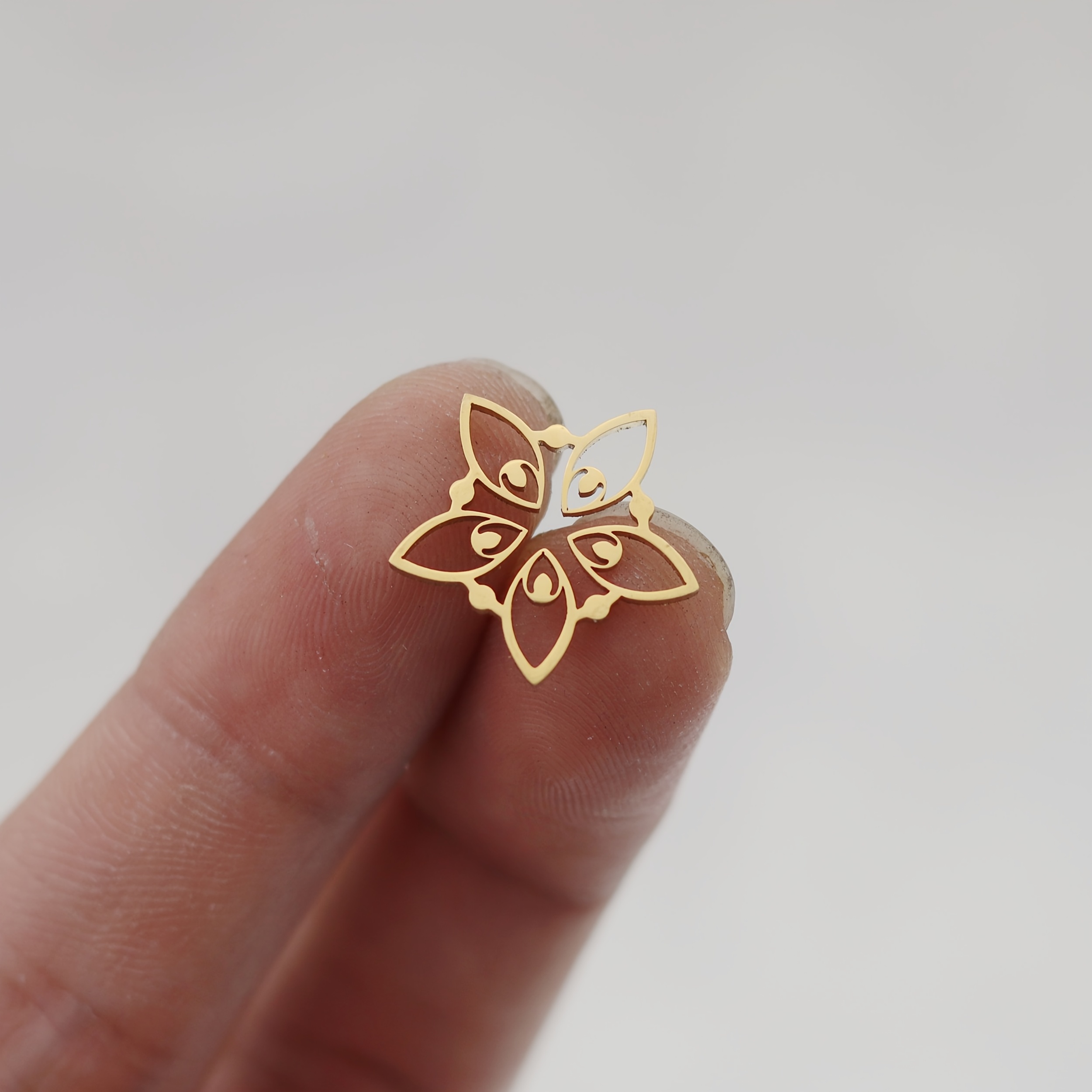 3pcs Stainless Steel Hollow Flower Minimalist Pendant Charms